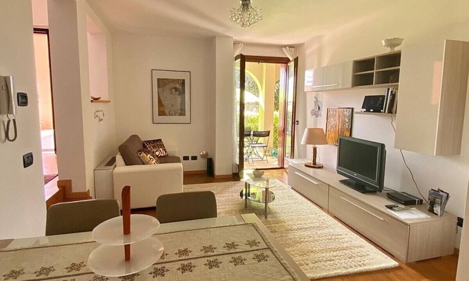Toscolano Maderno Apartment | Ideal Toscolano Maderno Apartment with Garden & Porch