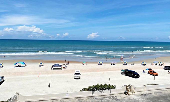 Daytona Beach Condo | Idyllic Beach Getaway at Daytona Beach, FL with Ocean Views