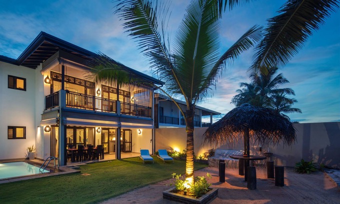 Hikkaduwa Villa | Beachfront Dreams at Villa Araliya with Prime Amenities