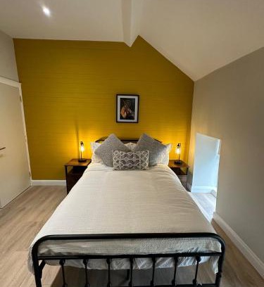 Downpatrick Apartment | Cozy Dream Catcher One Bedroom Apartment for Families