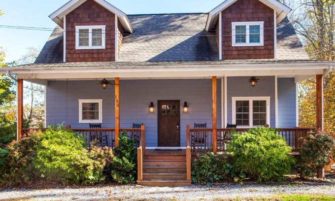 Lake Junaluska House | Experience Dream Come Blue: Family & Pet-Friendly Oasis
