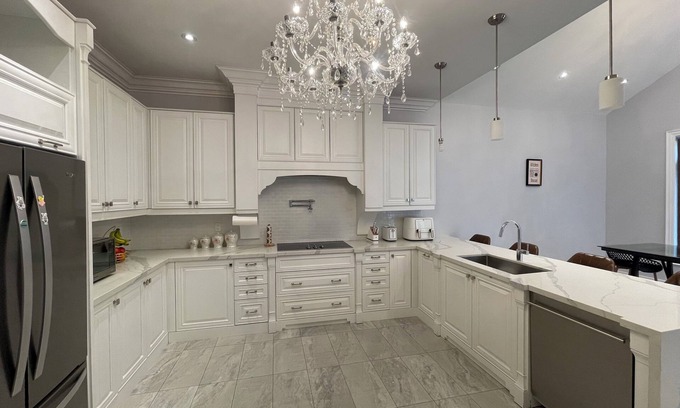 King City House | Dream Escape! Pristine home 5 mins to Canada's Wonderland - 20 mins to Pearson