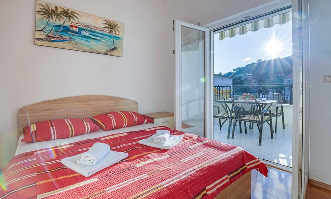 Krvavica Apartment | Sea View Apartment Near Beach - Guest Rated 9.8/10