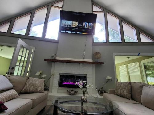 Fort Walton Beach House | Spacious Dream House for Groups with 10/10 Guest Rating