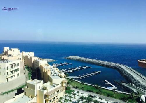 Al Kubus Apartment | Stylish Dream Inn Apartments with Ocean View & Private Beach