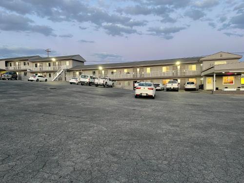 Tonopah Hotel | Pet-Friendly Retreat at Dream Inn for Family Getaways