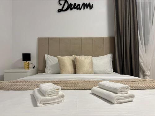 Bistrita Apartment | Inviting Dream Apartment: Pet-Friendly with Pool Access
