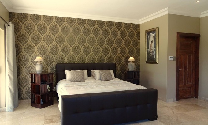 Durbanville Bed & Breakfast | Relax at Dream Room Guesthouse with Pool and Ocean Views