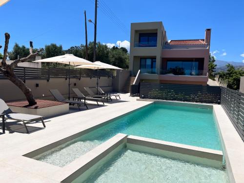 Makrys Tichos House | Dream's House: Pet-Friendly Retreat with Hot Tub Bliss