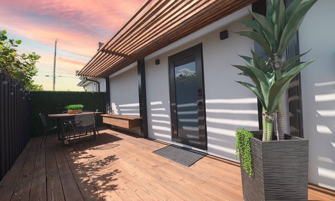 Ludlam Bed & Breakfast | Relaxing Retreat in Miami with Spa and Family Amenities