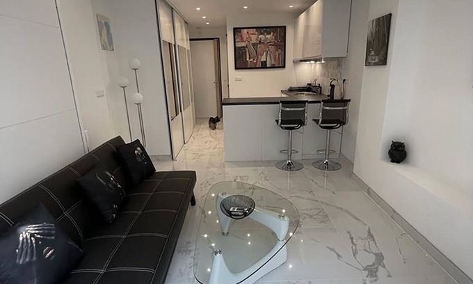 Gambetta Apartment | Ideal Studio Steps from Negresco Hotel with Ocean Views