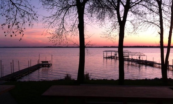 Osakis House | Unforgettable Sunsets at a Pet-Friendly Lakeside Cabin