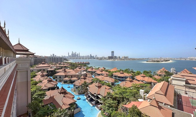 Palm Jumeirah Apartment | Unforgettable Getaway at Royal Amwaj Residences