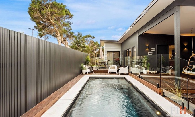 Cape Woolamai House | Relaxing Dream Vacation Home with Private Pool & Kitchen