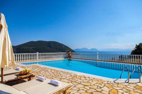 Evgiros Villa | Idyllic Dream Villa with Ocean Views and Pool Access