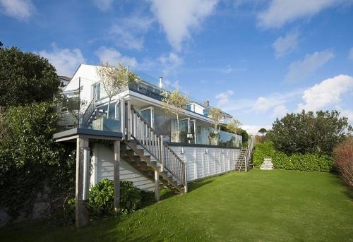 St. Mawes House | Discover Dreamcatchers: Family-Friendly 4-Star Retreat