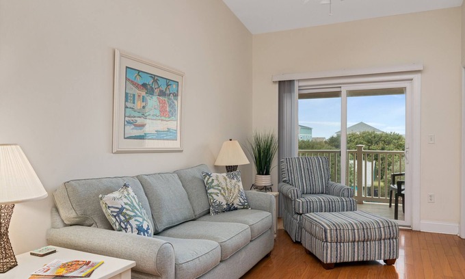 Yaupon Beach Condo | Dreamer: Oceanview Condo with Pool, Hot Tub & Spa Access