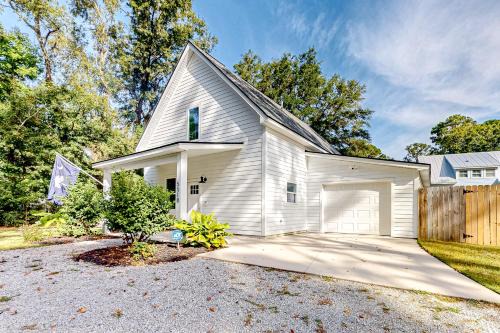 Johns Island House | Dreamy Getaway at The Lovers, The Dreamers, and You