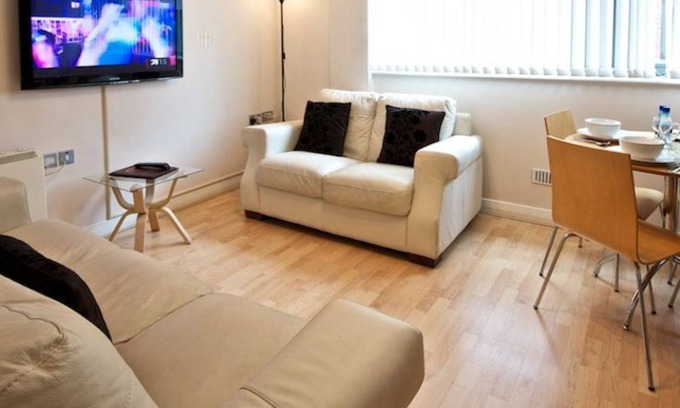 Castlefield Apartment | Discover Dreamhouse Manchester Deansgate: Family & Accessible Stay
