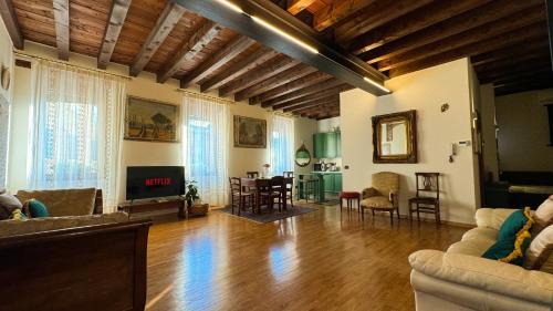 Lazise Old Town Apartment | Experience Dreaming Lazise: Family-Friendly Getaway