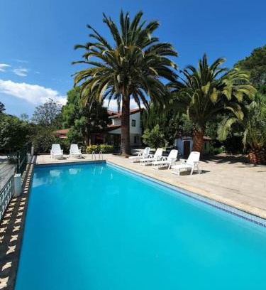 Getxo Villa | Relaxing Getaway: Dreams and Friends by Bilbao's Coast
