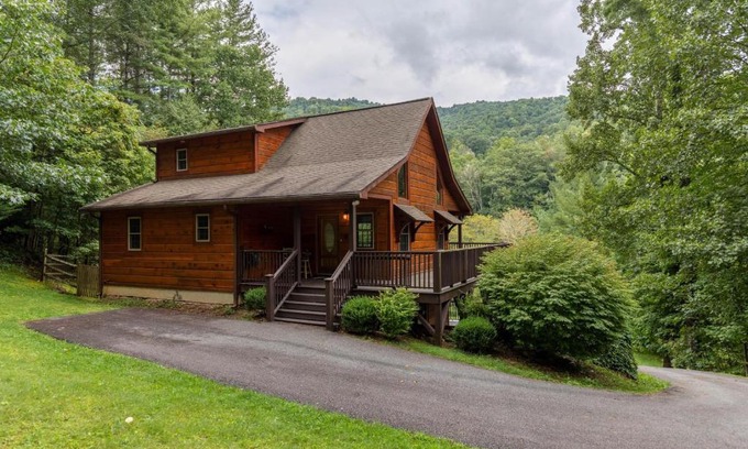 Todd House | Explore Dreams and Streams: Family-Friendly Retreat Awaits