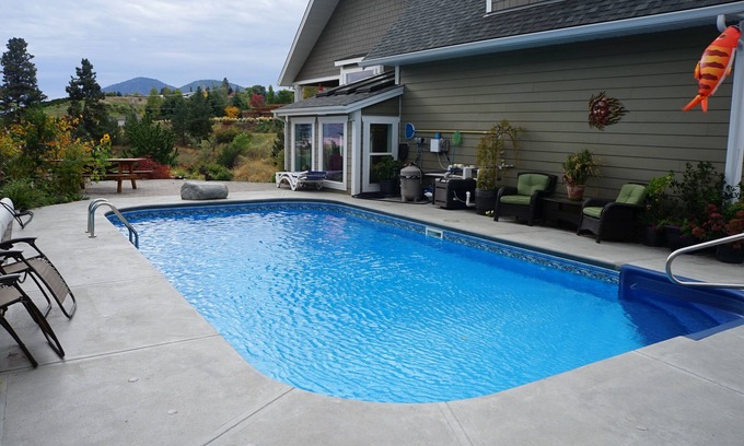 Okanagan-Similkameen Bed & Breakfast | Dreams B&B - Crystal Room: Oceanfront Retreat with Spa