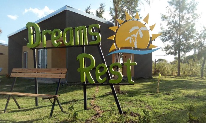 Gualeguaychu Cabin | Pet-Friendly Dreams Rest with Pool & Family Amenities