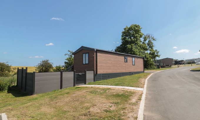 Morpeth Cottage | Relax at DREAMS & STREAMS: Pet-Friendly with Hot Tub