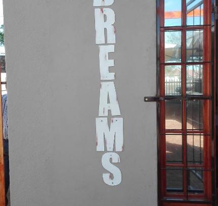 Beaufort West House | Dreams Hotel: Pet-Friendly Retreat with 9/10 Guest Rating