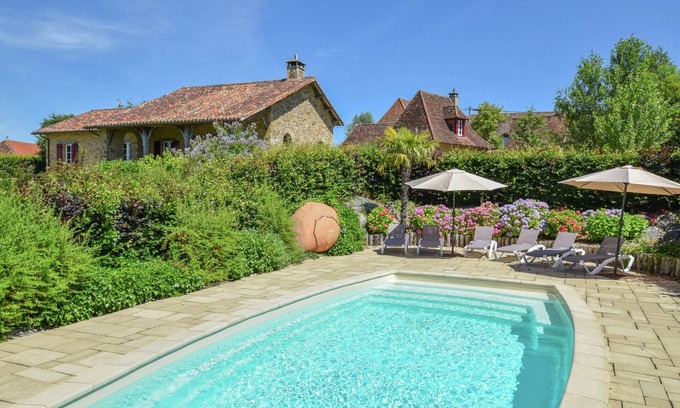 Saint-Medard-d'Excideuil Villa | Elegant Villa with Private Heated Pool & Breakfast Included