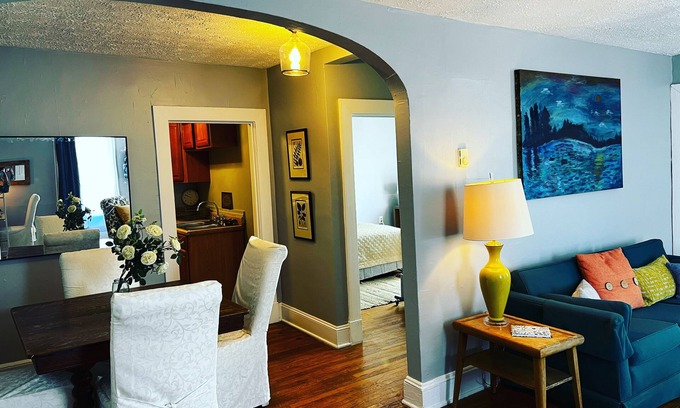 Winchester Apartment | Dreamweaver — 1BR 1BA just two blocks from the downtown walking mall