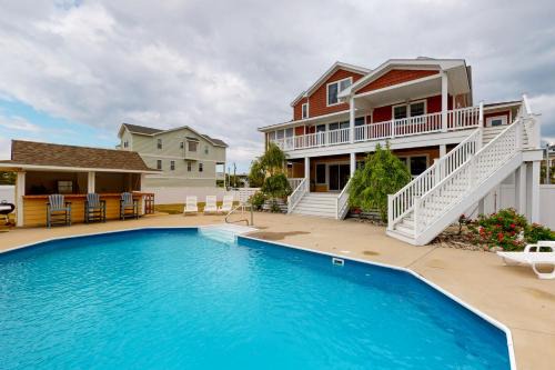 Sandbridge House | Experience Dreamweaver: 4-Star Pet-Friendly Paradise