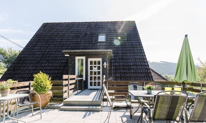Eslohe House | Relaxing Apartment Steps from the Forest with Key Amenities