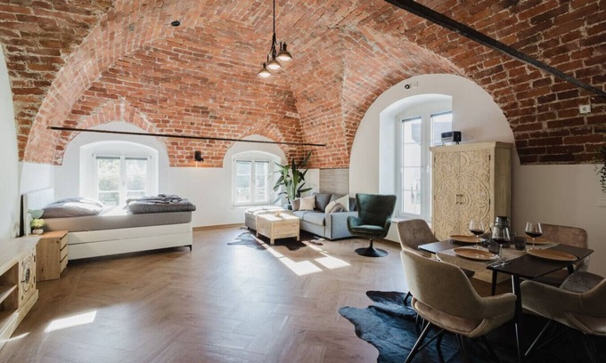 Passau Apartment | Dreamy Brick Loft- Central & Right on the Ilz