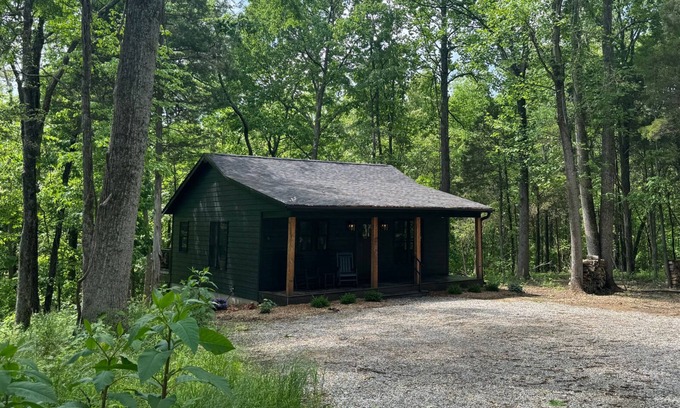 Carbondale Cabin | Idyllic Woodland Retreat with Spa and Hot Tub Access