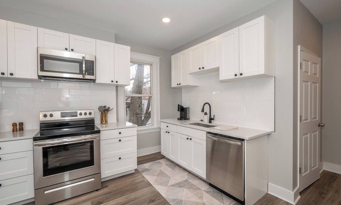 Covington House | Inviting Covington Condos Near Downtown with Spa & Kitchen