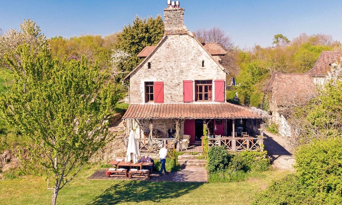 Clermont-d'Excideuil House | Inviting Holiday Home in Clermont with Pool and Breakfast
