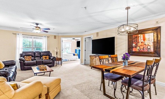Calabash Condo | Idyllic Lakefront Retreat with Pools, Hot Tub & Tennis Access