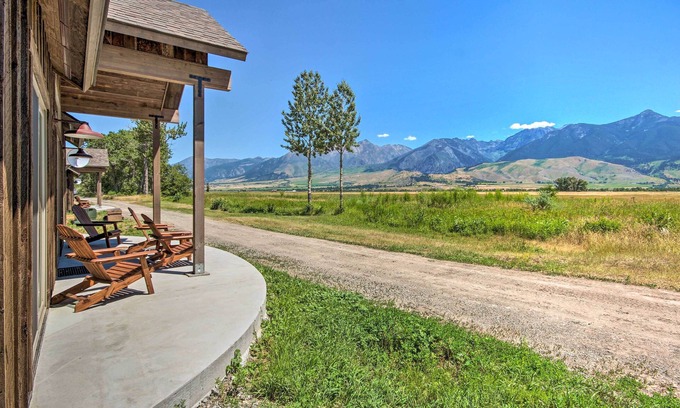 Livingston Cabin | Scenic Mountain-View Cabin with Spa Near Yellowstone