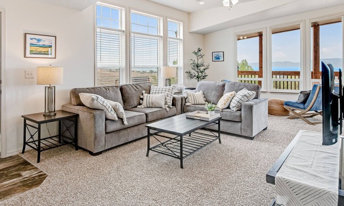 Sweetwater House | Dreamy retreat with golf course & lake views, Ideal Beach Resort amenities
