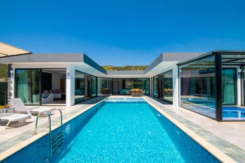 Sarıbelen Villa | Elegant Villa with Private Pool and Hot Tub in Kas