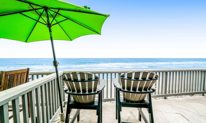 South Oceanside Condo | Idyllic Waterfront Retreat with Balcony and Beach Access