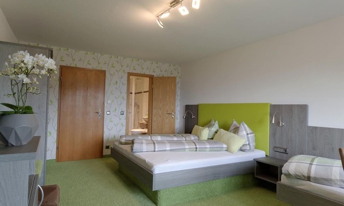 Hagnau Apartment | Comfortable Triple Room with Ocean and Lake Views