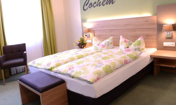 Cochem House | Dreibettzimmer Dusche/wc - Hotel Weinhaus Gräfen