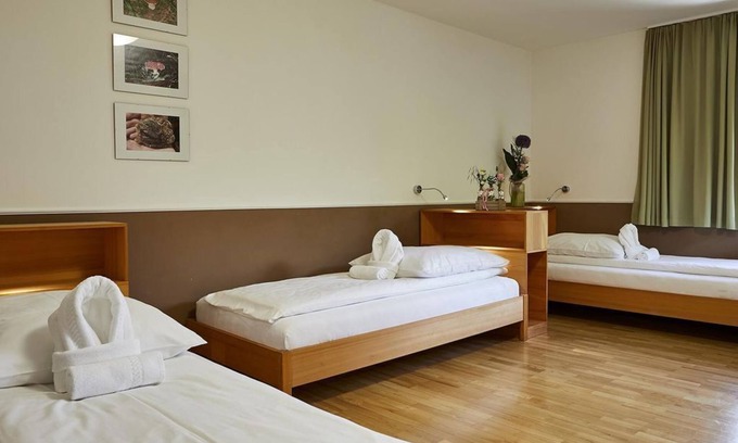 Ossiach Bed & Breakfast | Comfortable Dreibettzimmer at Forstliche Ausbildungsstätte