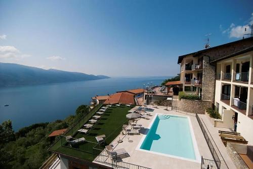 Oldesio Apartment | Trendy Three-Room Apartment with Pool for Family Fun