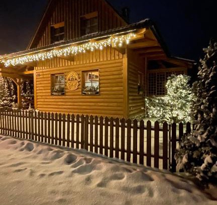 Liptovsky Trnovec House | Idyllic Drevenička Anička: Pool, Beach & 9.6 Rated Stay