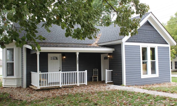 Pleasant Hill Villa | Guest Rated 10/10 at Drew's Den in Historic Downtown Pleasant Hill