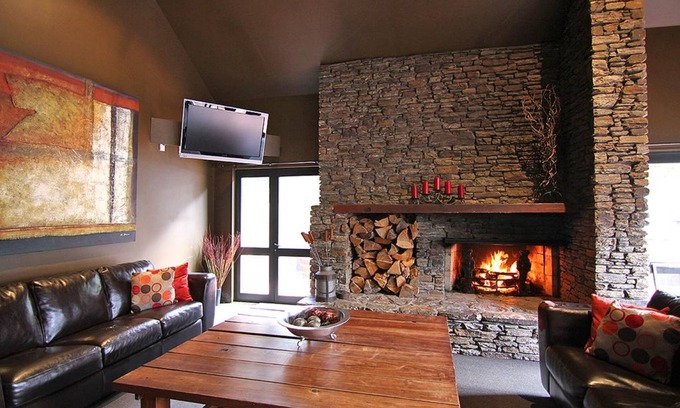 Hanmer Springs House | Delightful Drifters Inn: Family-Friendly with Breakfast Included